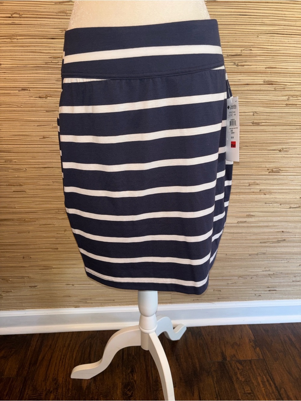 Columbia  Navy and White Striped Women's Knit Skirt medium nwt!